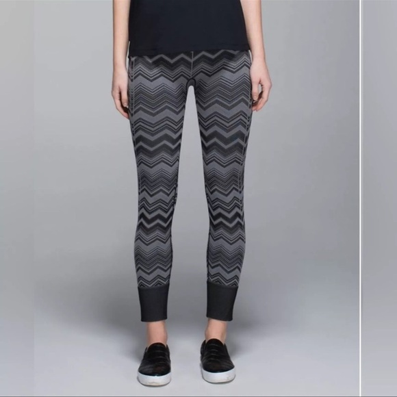 Lululemon Black Gray Chevron Zig Ebb To Street Pants Leggings Seamless Size 6 - Picture 1 of 5